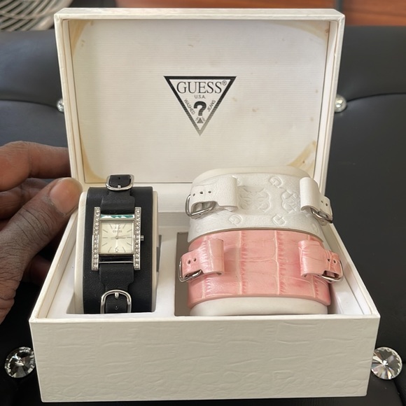 GUESS Watch with 3 different color wristbands Black,Pink and White - Picture 4 of 5
